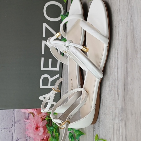 Arezzo Napa Capri White Sandal NIB - Picture 4 of 9